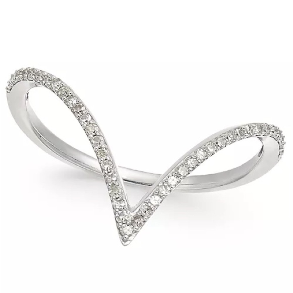 Diamond V-Shaped Ring in 10k White Gold (1/6 ct. t.w.)